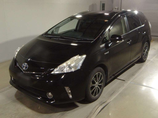 TOYOTA PRIUS ALPHA 2015