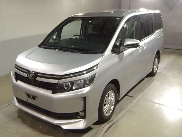 TOYOTA VOXY 2014