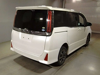TOYOTA NOAH 2017