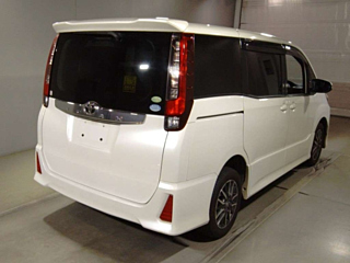 TOYOTA NOAH 2014