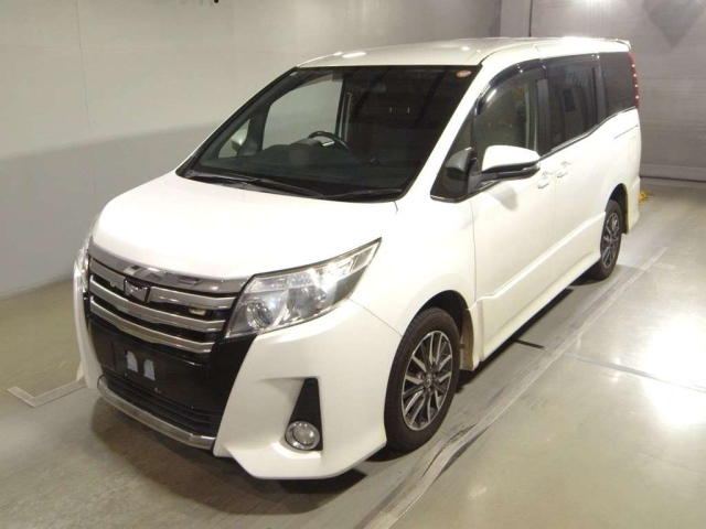 TOYOTA NOAH 2014