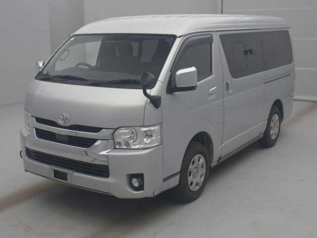 TOYOTA HIACE 2020
