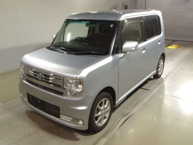 TOYOTA PIXIS SPACE 2012