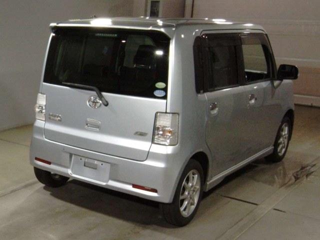 TOYOTA PIXIS SPACE 2012