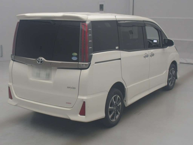 TOYOTA NOAH 2018
