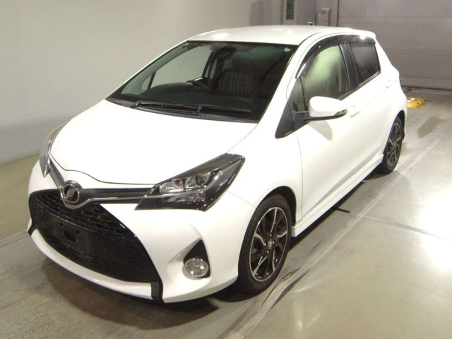 TOYOTA VITZ 2015