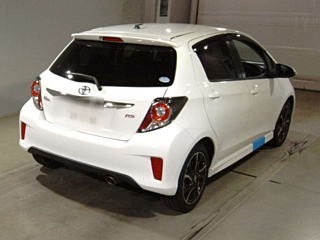 TOYOTA VITZ 2015
