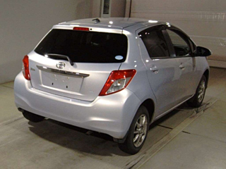 TOYOTA VITZ 2013