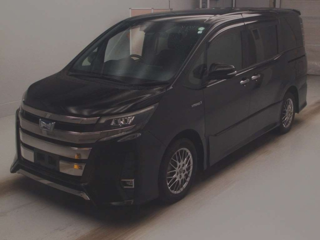 TOYOTA NOAH 2018