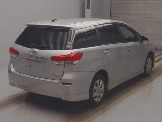TOYOTA WISH 2010