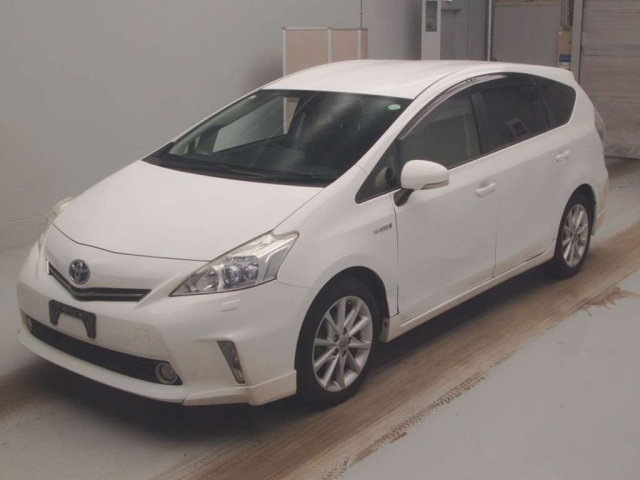 TOYOTA PRIUS ALPHA 2012