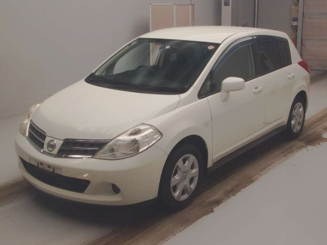 NISSAN TIIDA 2010