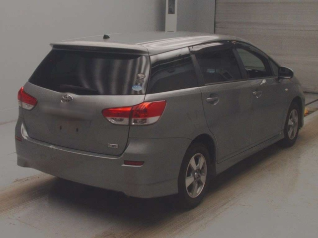 TOYOTA WISH 2011