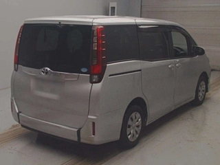 TOYOTA NOAH 2016