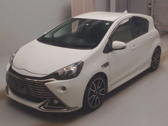 TOYOTA AQUA 2016