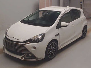 TOYOTA AQUA 2016