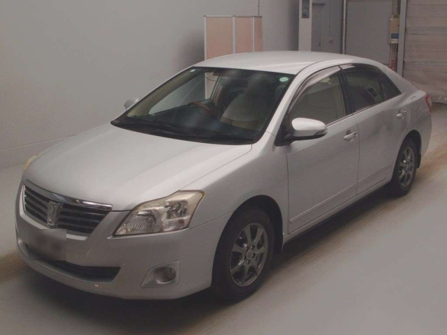 TOYOTA PREMIO 2013