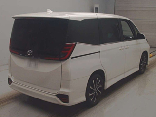 TOYOTA NOAH 2022