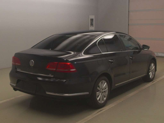 VOLKSWAGEN PASSAT 2011