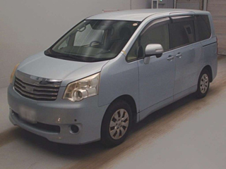 TOYOTA NOAH 2013