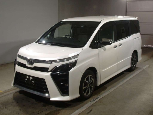 TOYOTA VOXY 2019