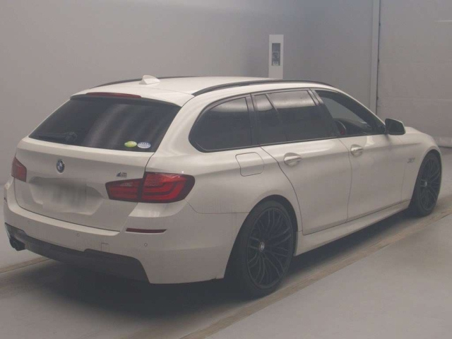 BMW 5 SERIES 2011