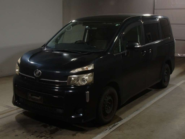 TOYOTA VOXY 2010