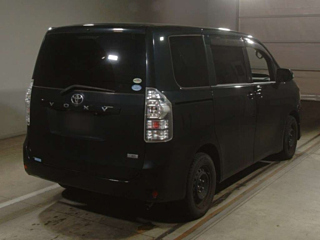 TOYOTA VOXY 2010