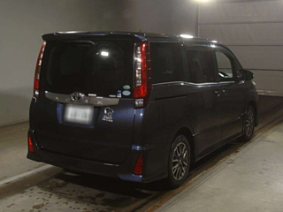 TOYOTA NOAH 2015