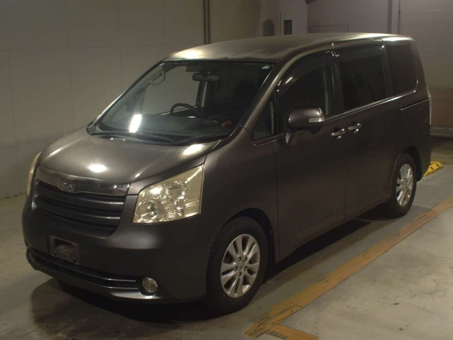 TOYOTA NOAH 2009