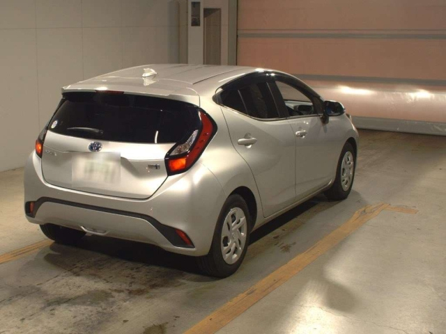 TOYOTA AQUA 2022