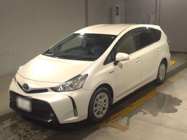 TOYOTA PRIUS ALPHA 2015