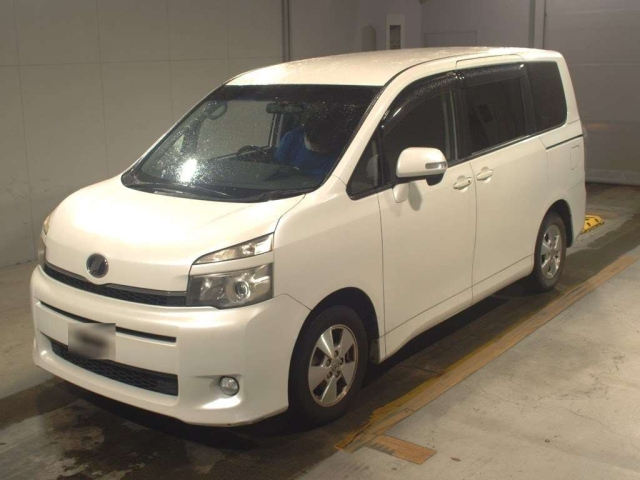 TOYOTA VOXY 2012