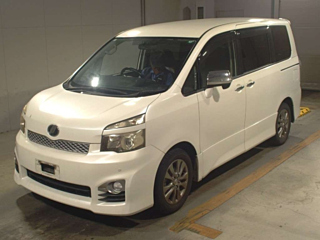 TOYOTA VOXY 2011