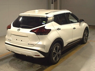 NISSAN KIX 2020