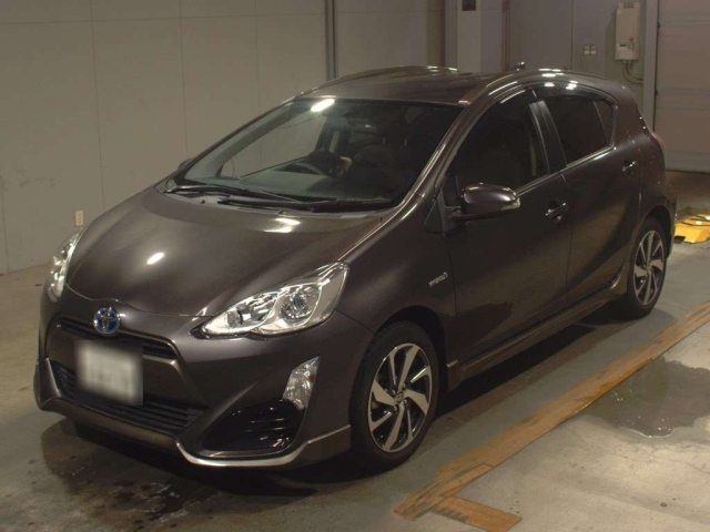 TOYOTA AQUA 2015