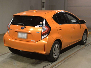 TOYOTA AQUA 2017