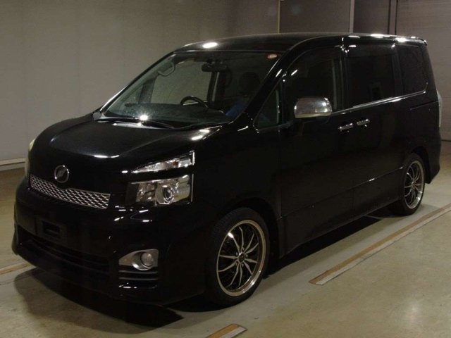 TOYOTA VOXY 2011