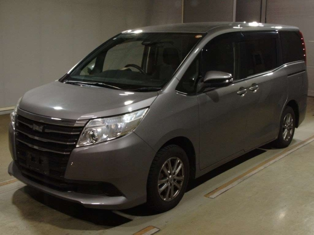 TOYOTA NOAH 2016
