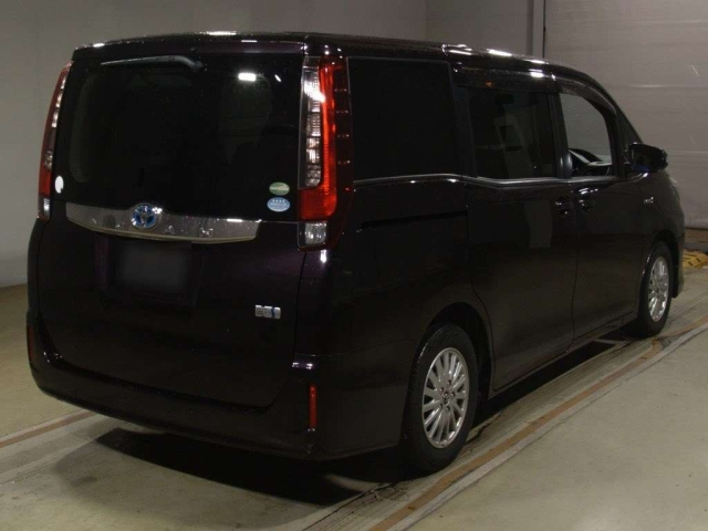 TOYOTA NOAH 2014
