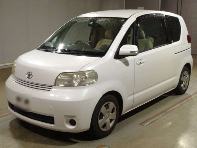 TOYOTA PORTE 2010