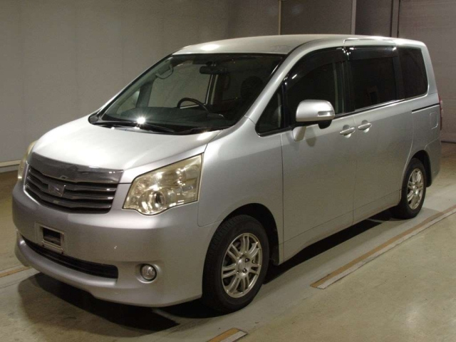 TOYOTA NOAH 2012