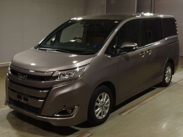 TOYOTA NOAH 2018
