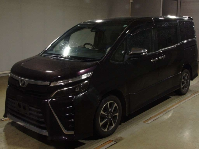 TOYOTA VOXY 2018