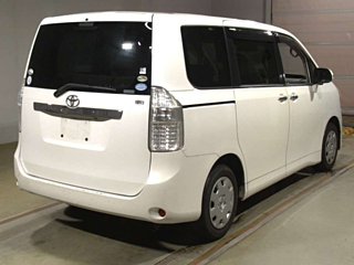 TOYOTA NOAH 2010