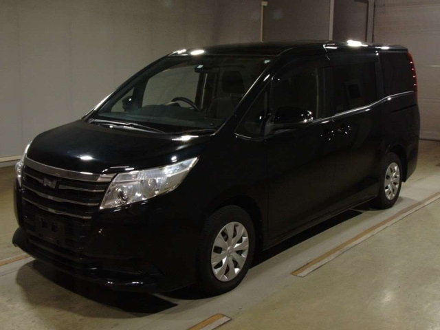 TOYOTA NOAH 2014