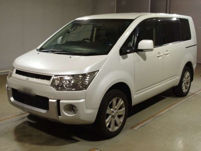 MITSUBISHI DELICA D5 2013
