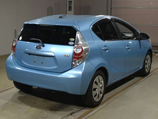 TOYOTA PRIUS 2016