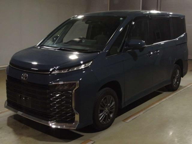 TOYOTA VOXY 2023