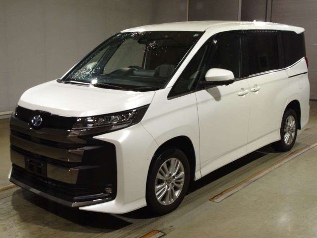 TOYOTA NOAH 2023